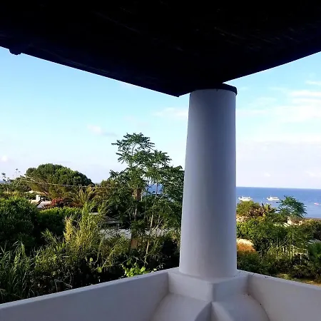 The Lighthouse بيت ضيافة سترومبولي