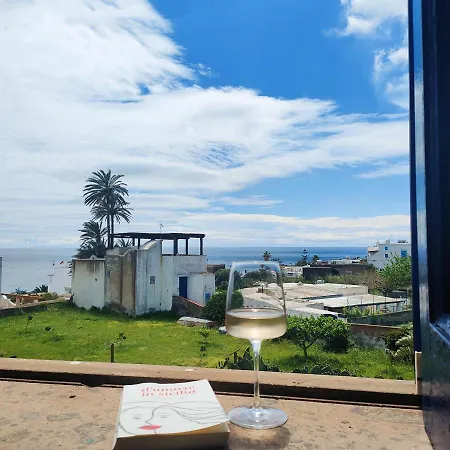 بيت ضيافة The Lighthouse سترومبولي